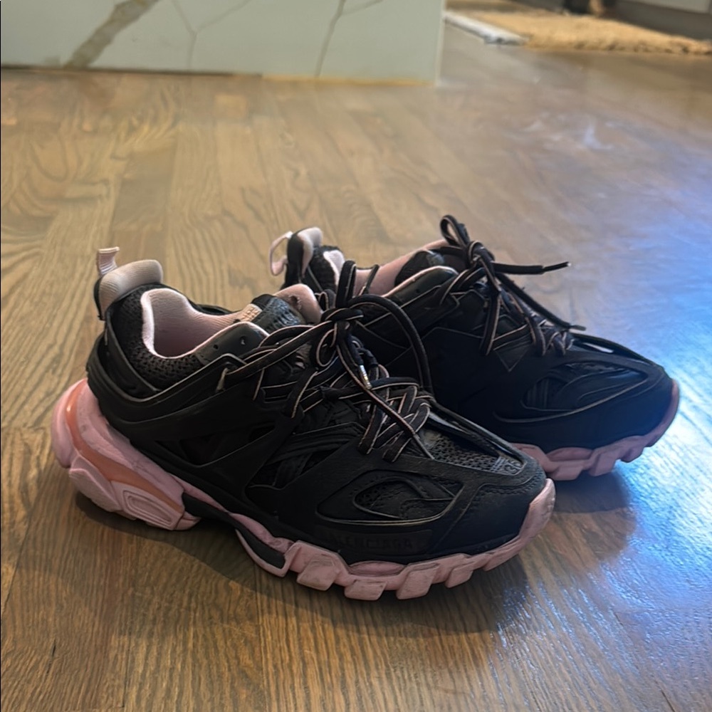 Stylish Black and Pink Women's Sneakers